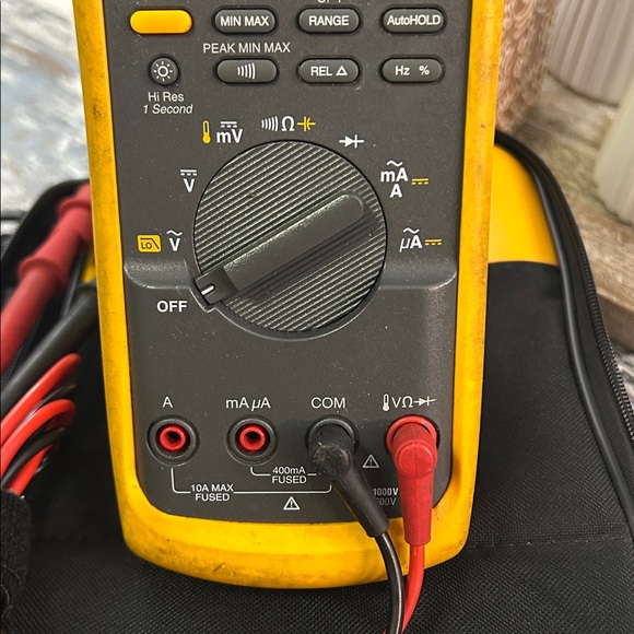 Fluke 87V True RMS Multimeter - Picture 3 of 6